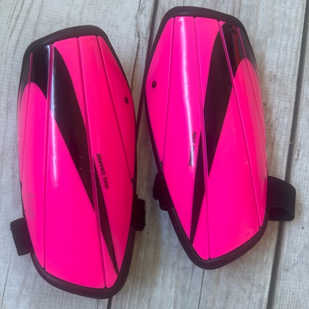⚽️Nike Charge Soccer Shin Guards Youth Large Unisex Great Condition Pink⚽️